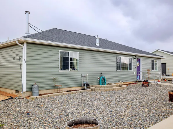 1142 E Madison St, Powell, WY 82435
