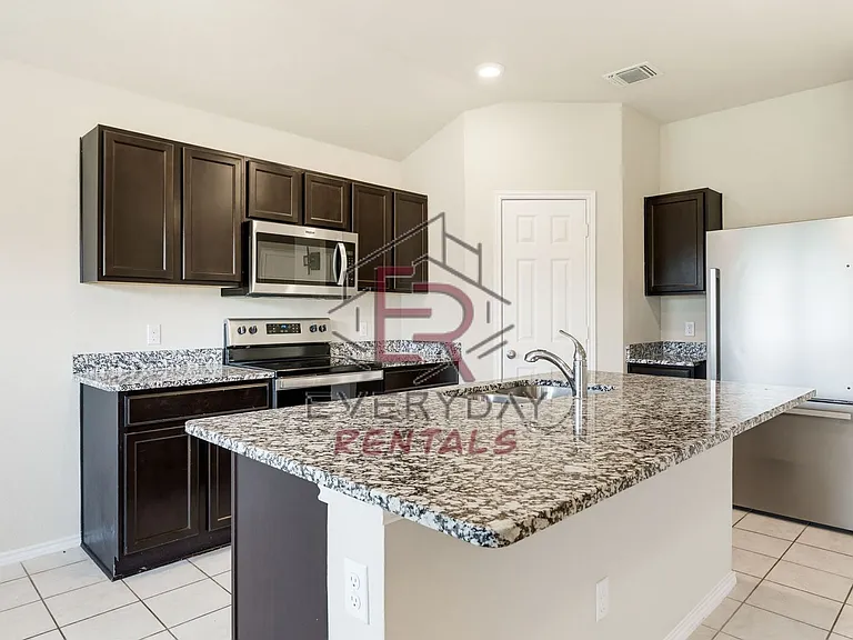 5605 Madelyn Dr — Photo 4