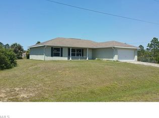 909 Hibiscus Ave, Lehigh Acres, FL 33972
