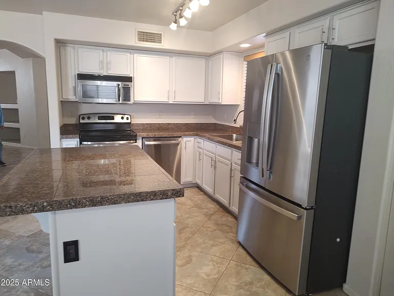 3239 E Kerry Ln — Photo 5