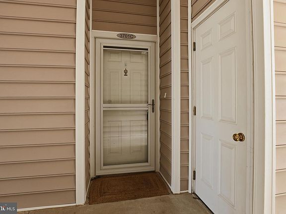 4th image of 3701C S Sagamore Dr #C