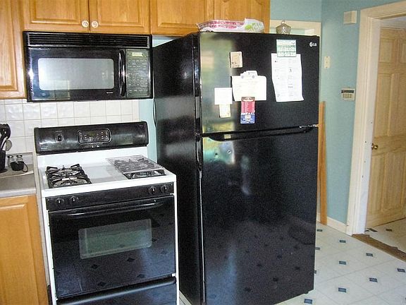 4th image of 262 Parkland Ave