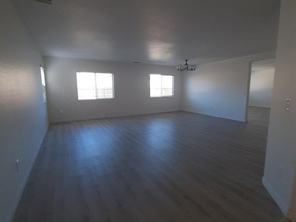 4th image of 13074 Cerritos Ct
