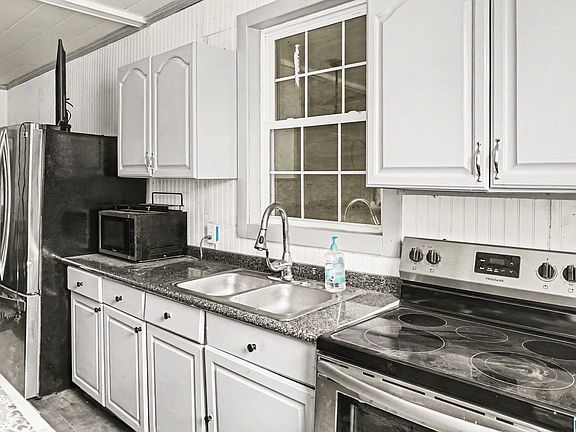 5th image of 21 Circle Dr