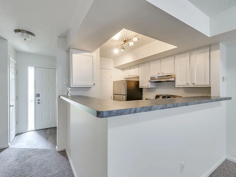 Stoney Creek Apartments — Photo 6