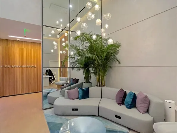 227 NE 2nd St #2208, Miami, FL 33179
