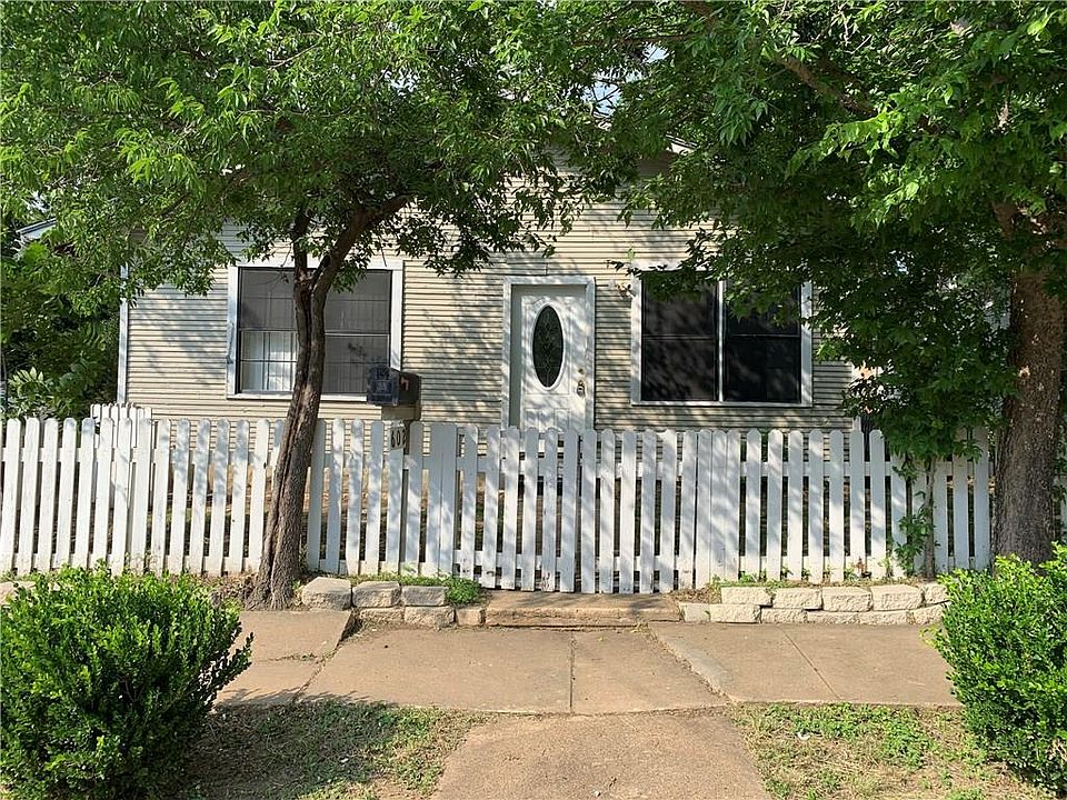 1st image of 602 W Anderson St