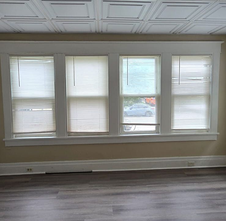Bonus Front Room -Office
