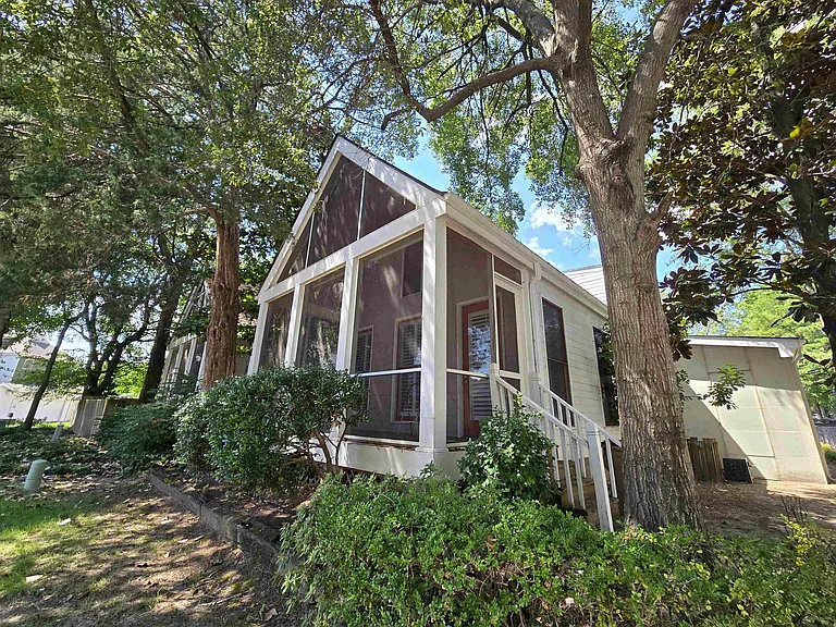 113 Village Ln — Photo 3