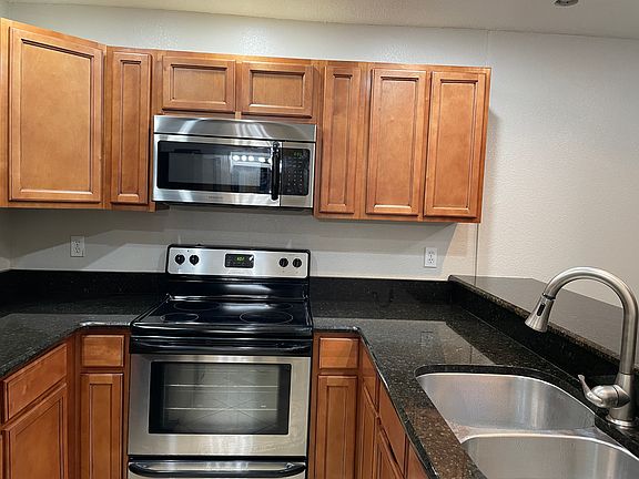 3rd image of 733 Carpenters Way APT 50