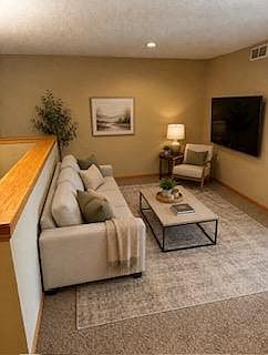 5th image of 5205 Oriole Dr #43