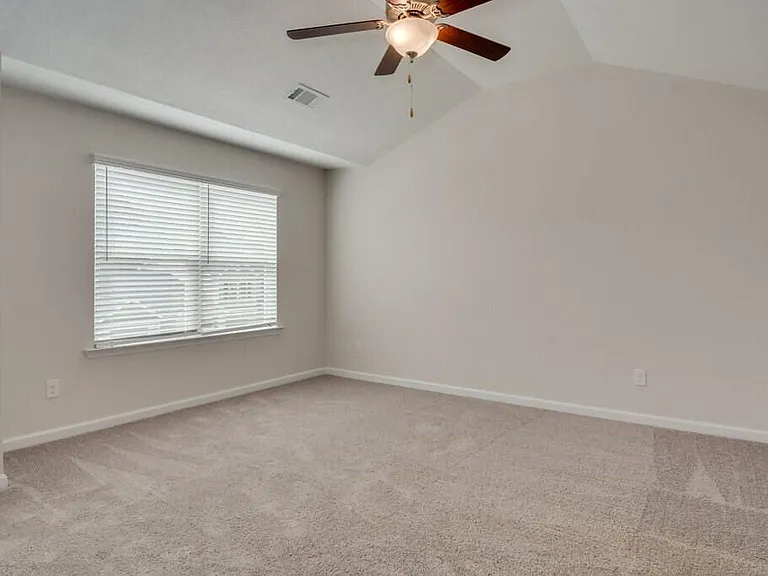 305 Norwich Dr — Photo 22