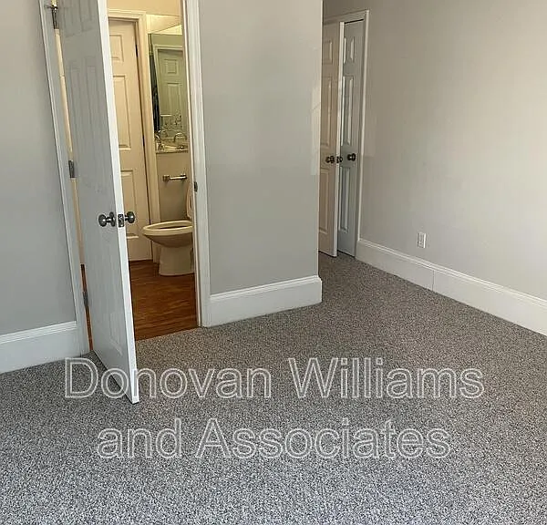 135 E Wilson Ave #E — Photo 12