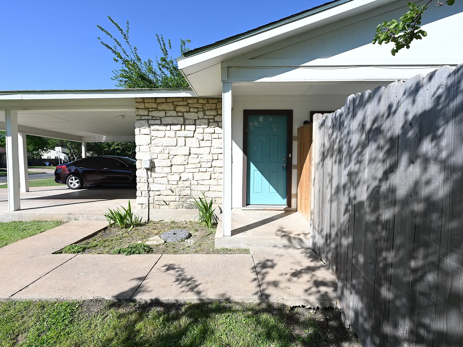 2 bed, 850 sqft, $1,550 — Photo 1