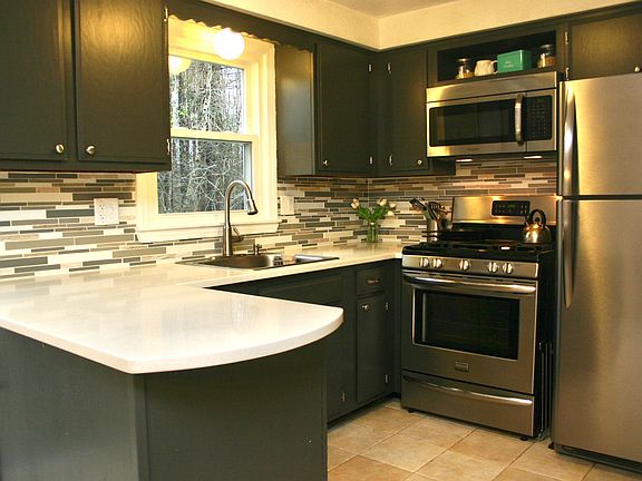 2nd image of 3 Oakwood Ln APT 1