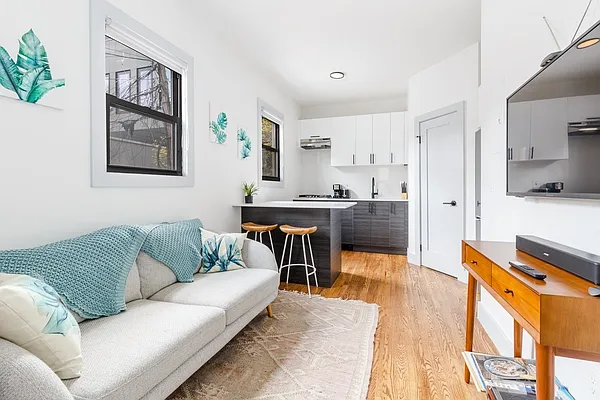 Rented by MNS | media 10