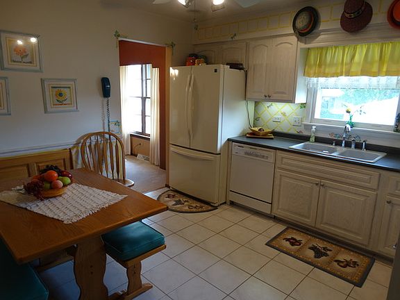 5th image of 8828 Lori Ln