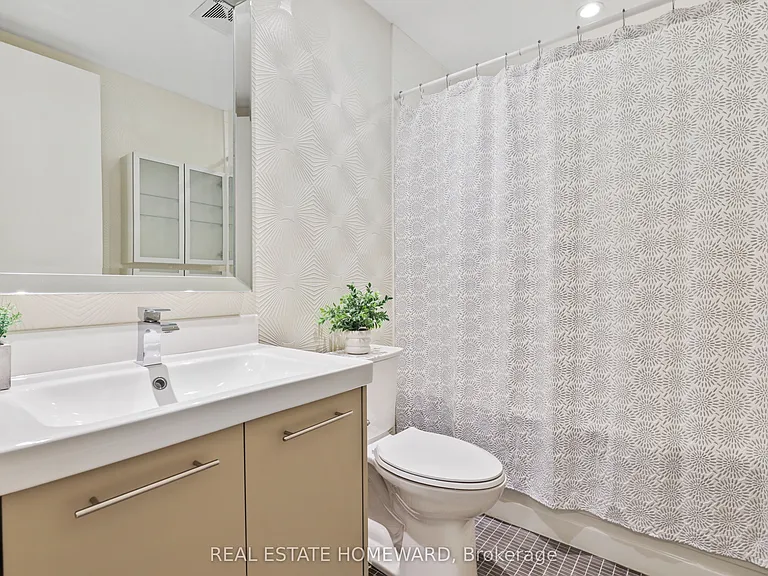 533 Richmond St W #704 — Photo 8