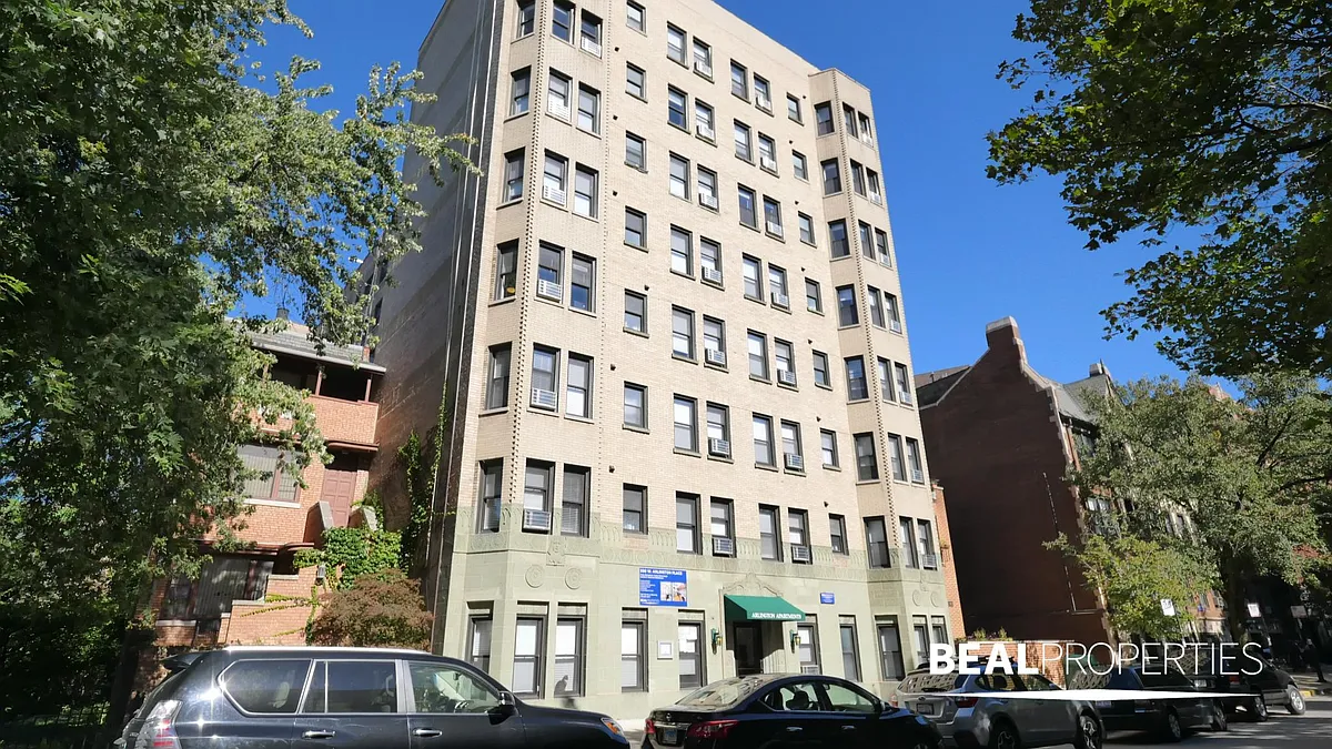Building Photo - 550 W Arlington