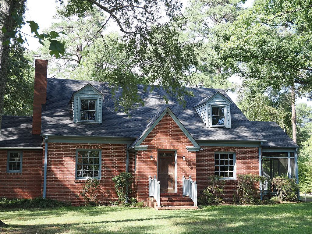 710 W Main St - Property Image