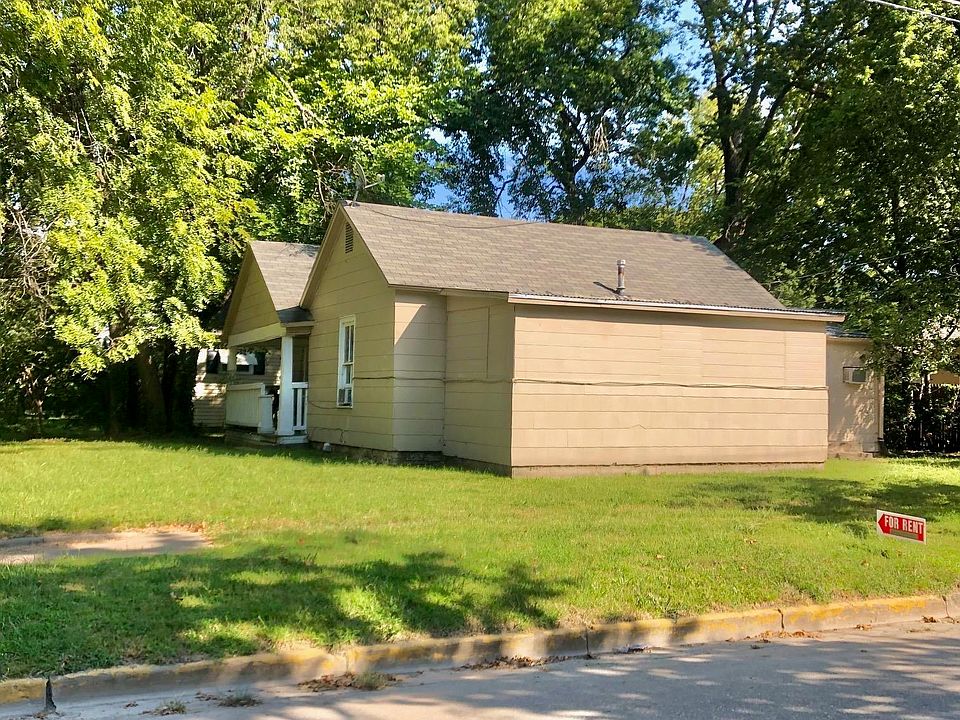 431 Moro St, Manhattan, KS 66502 Zillow