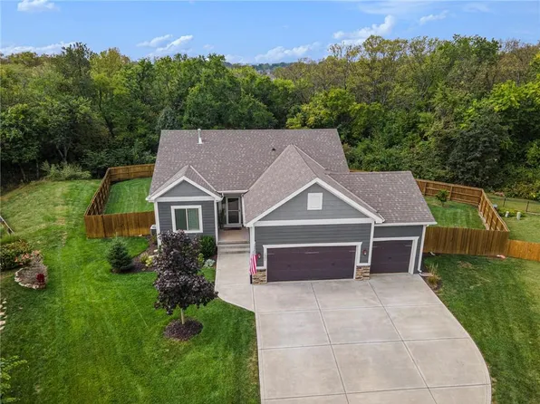 1901 Red Bud Ct, Raymore, MO 64083