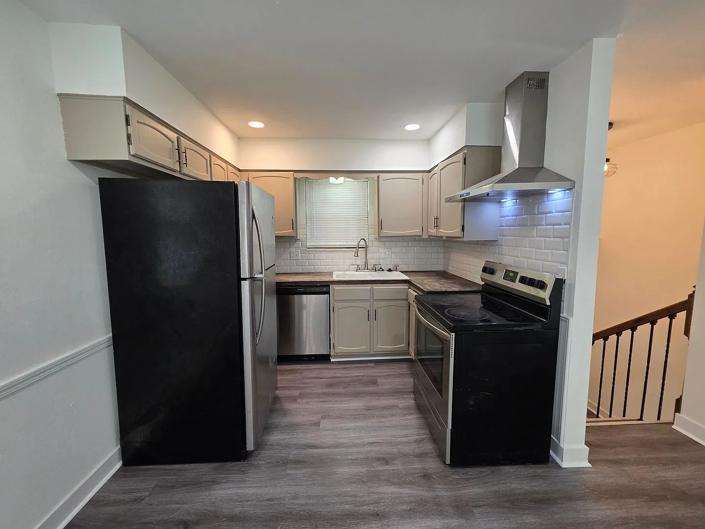 Split-Level 3 Bedroom Duplex with Garage — Photo 4