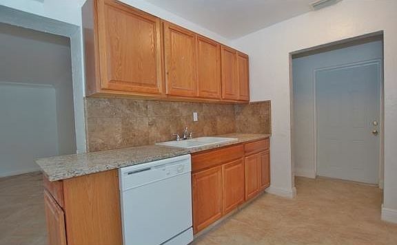 4th image of 5951 NE 6th Ter