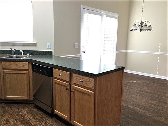 5th image of 121 Luna Ln
