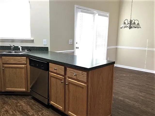 121 Luna Ln — Photo 5