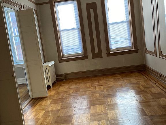 LARGE LIVING ROOM, WOOD FLOORS