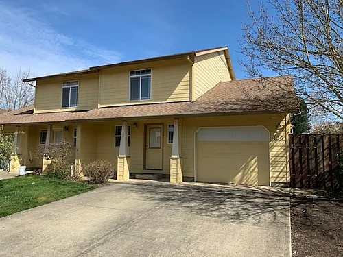 136 SW Sharon Jane Pl Photo 1