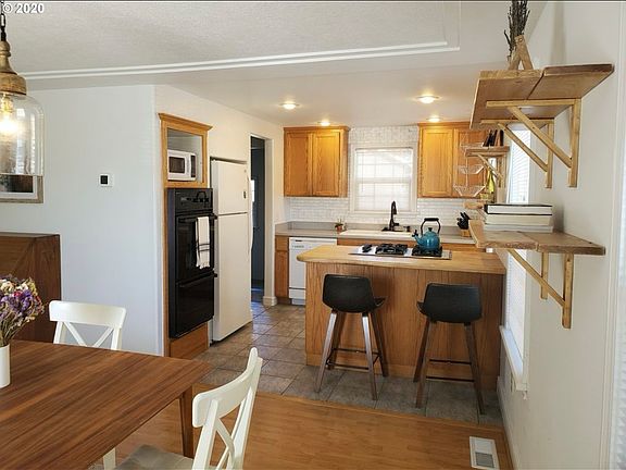 2nd image of 102 NE Lombardy Dr