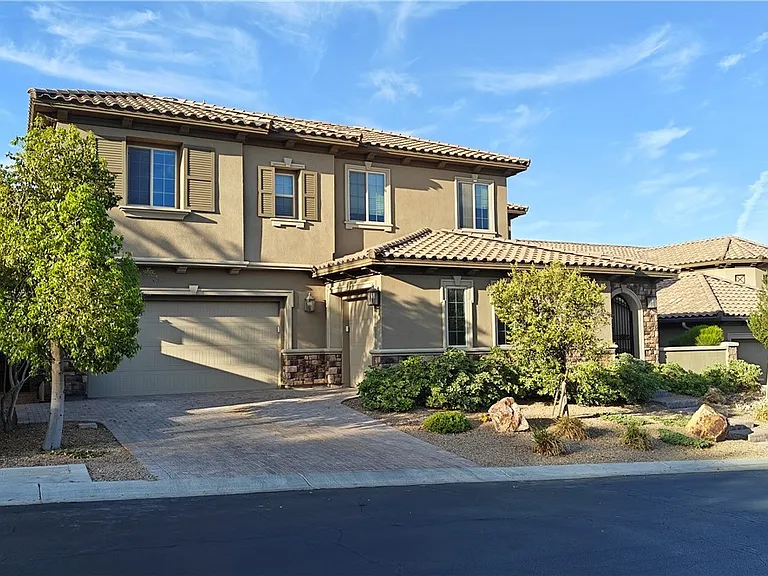 2868 Josephine Dr — Photo 2