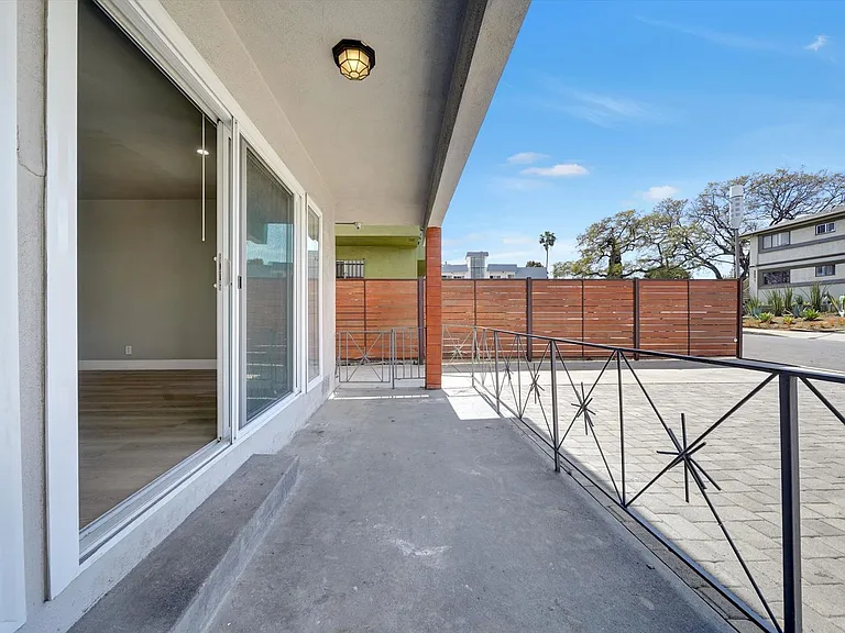 2040 S Sherbourne Dr — Photo 26