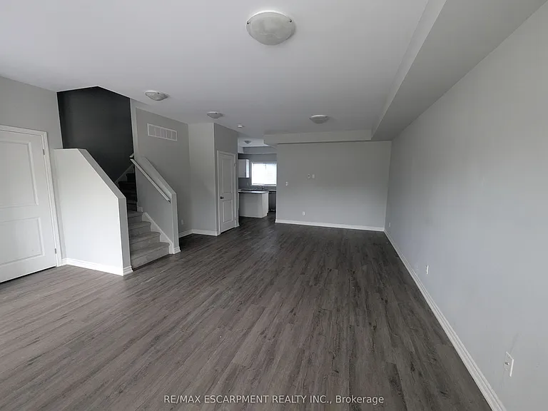82 Saint George St — Photo 2