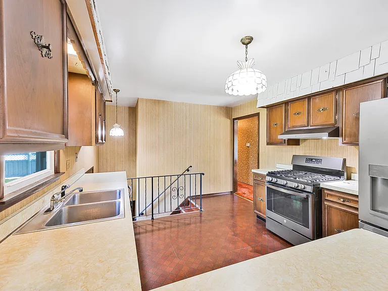 1923 Kennedy Ave — Photo 11