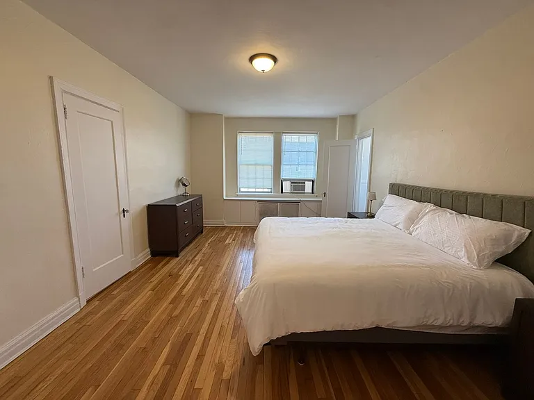 New King Edward Apartments — Photo 452