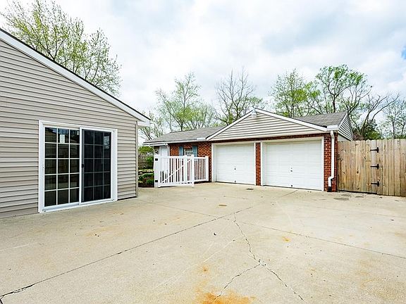 3rd image of 630 Simons Dr