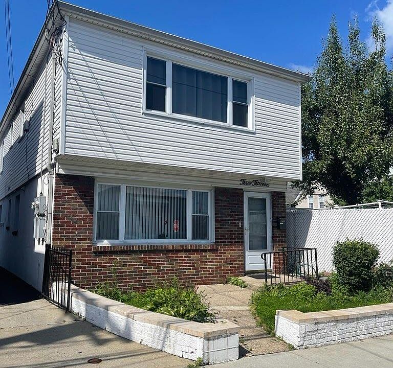 1st image of 313 Clarendon St Unit 1
