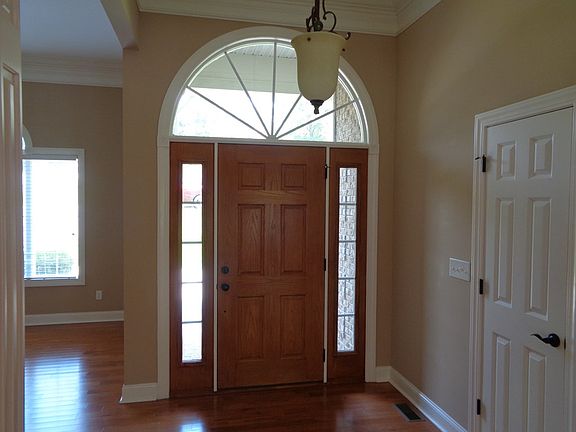 4th image of 355 Sycamore Ln