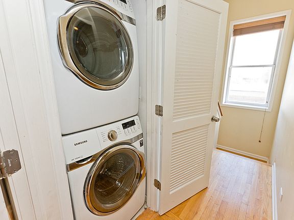 2nd image of 1317 N Wicker Park Ave APT 2R
