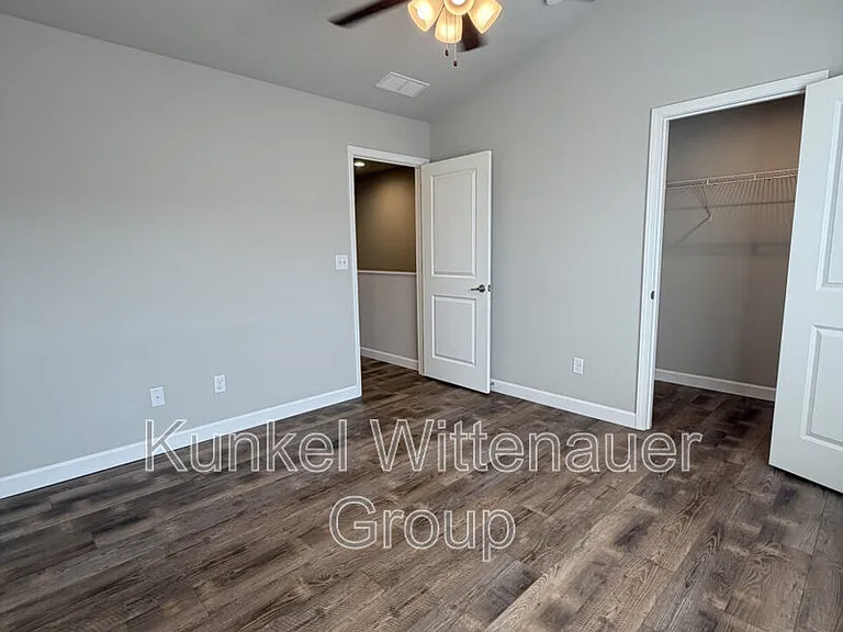 8401D Allied Way — Photo 23