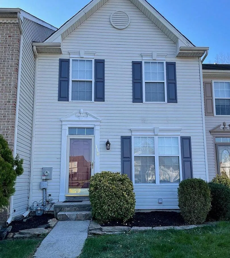 3 bed, 2.5 bath, 1650 sqft, $2,400 — Photo 1