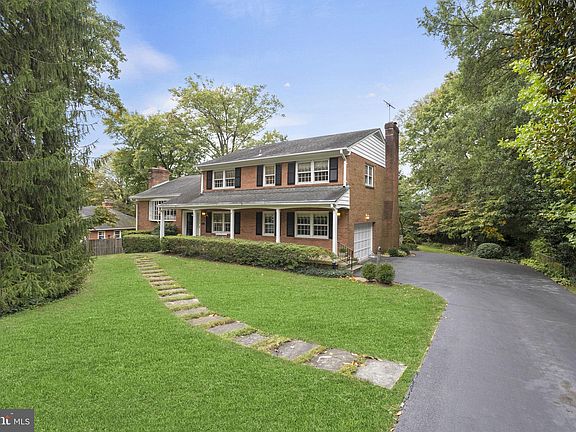 3rd image of 3020 Aspen Ln
