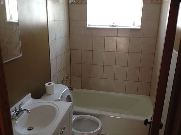 2nd Floor Full Bathroom