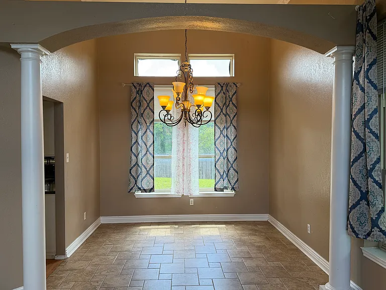 2208 Illinois Dr — Photo 8