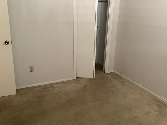 The 2nd bedroom.