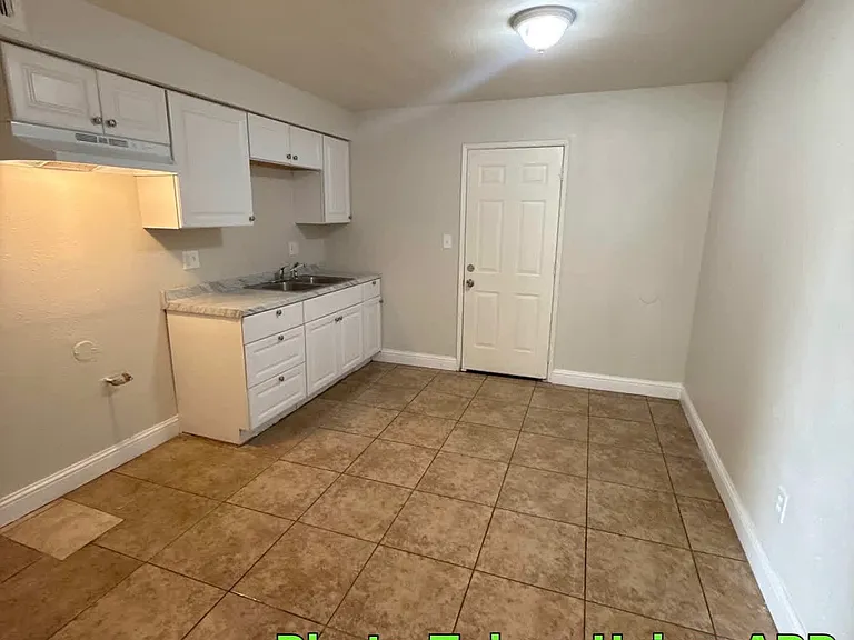 319 Monterey St #3 — Photo 8