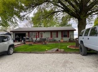 17 Apple Dr, Mattoon, IL 61938